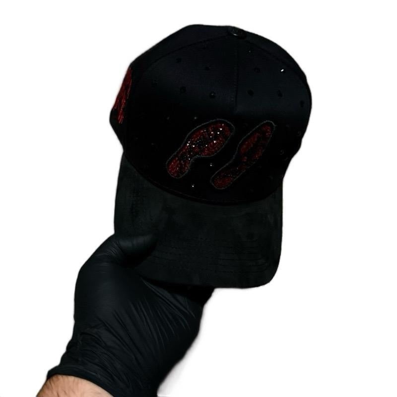 GORRA SUELITA ROJA CON PIEDRAS